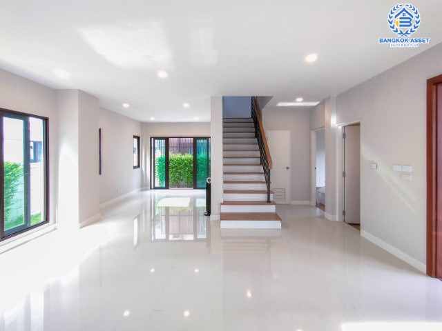 *****บ้านเดี่ยวมือสองย่านกรุงเทพฯ ม.เดอะซิตี้ พระราม2-พุทธบูชา เนื้อที่กว้าง 59.40 ตร.ว. ฟังก์ชัน 4 ห้องนอน 5 ห้องน้ำ ที่จอดรถ 3 คัน บ้านเดี่ยวหลังใหญ่ สวยหรูดูมีระดับ สภาพเหมือนใหม่พร้อมเข้าอยู่ ทำเลเดินทางสะดวก เชื่อมต่อถนนพระะราม2  ใกล้จุดขึ้นทางด่วน "วงแหวนรอบนอกกรุงเทพฯ ฝั่งใต้"